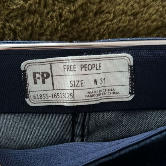 Free People We the Free Gummy Flared Leg Mid Rise Pull-On Stretch Jeans Sz 31 - Picture 6 of 6